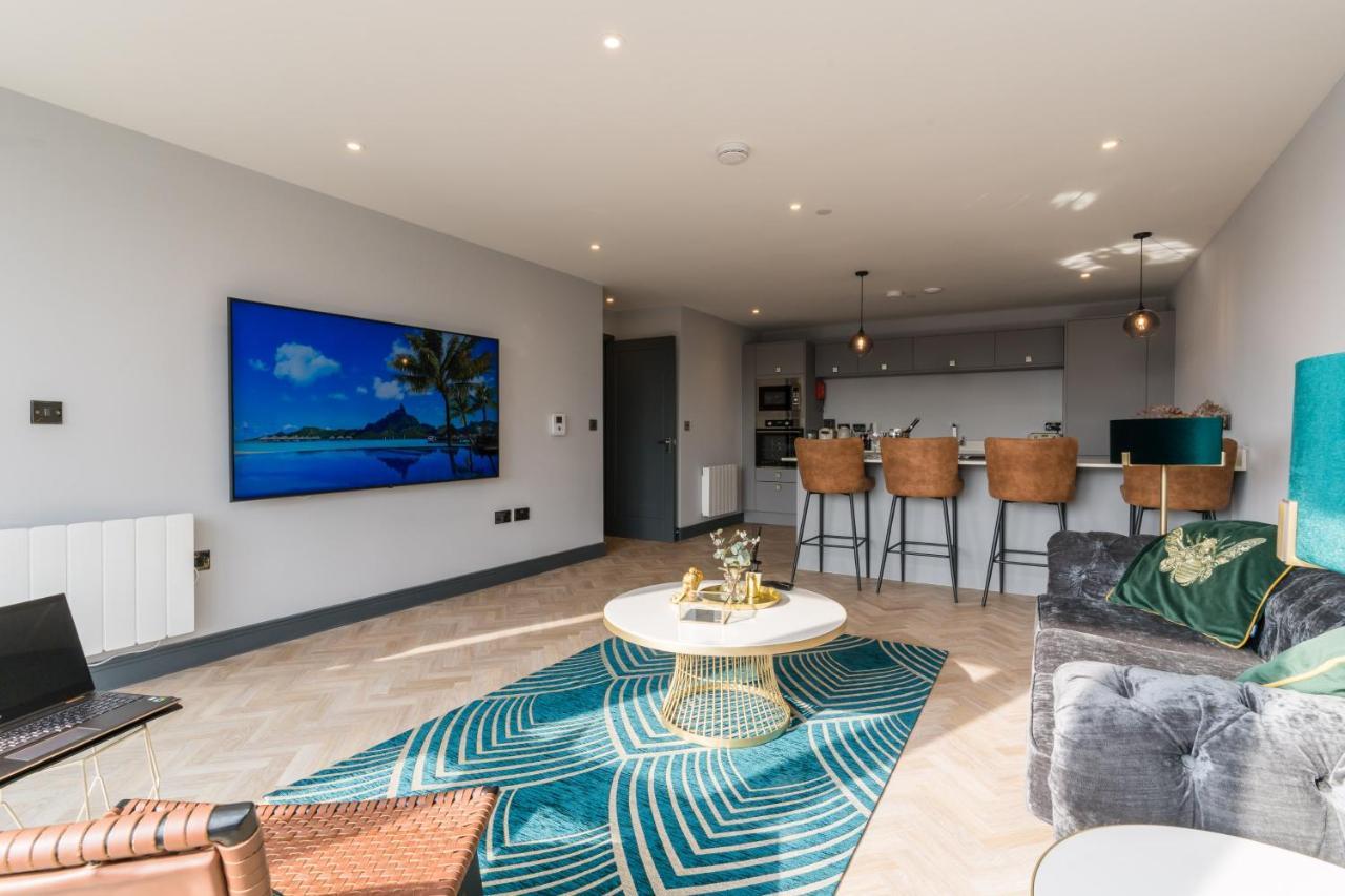 Luxe Apartments, The Moorwell, Parking, Gym - 10Mins Cardiff City Ctr Værelse billede