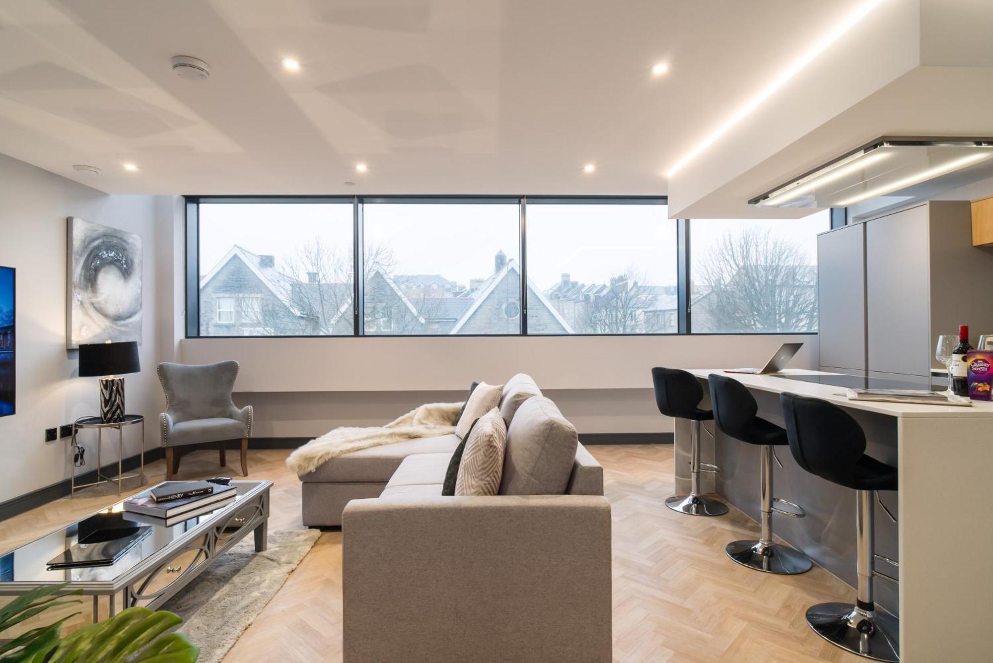 Luxe Apartments, The Moorwell, Parking, Gym - 10Mins Cardiff City Ctr Værelse billede